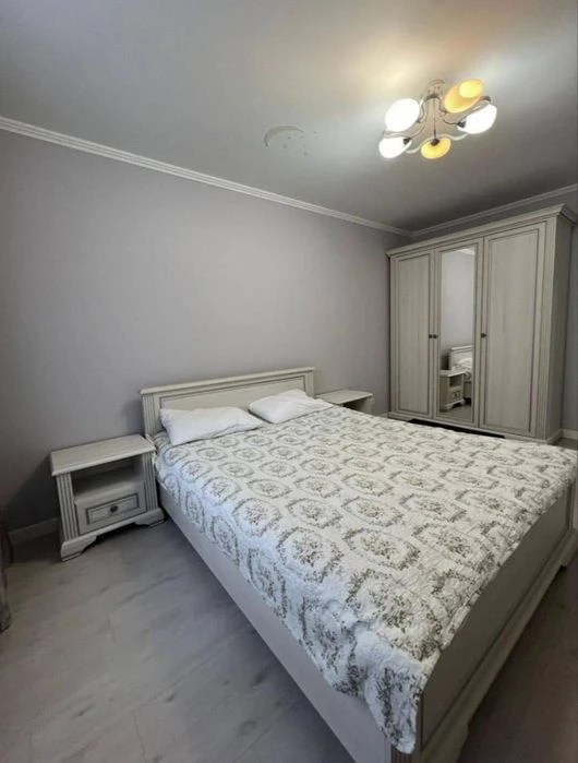 Продам 2 кім в центрі