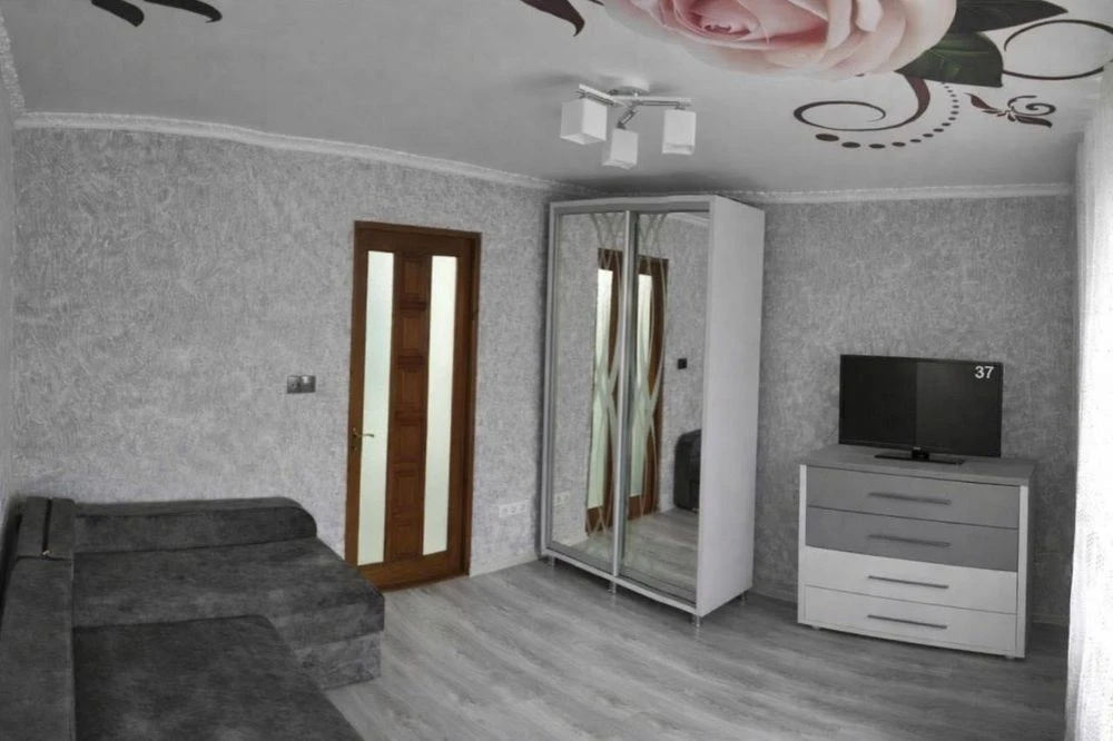 Продам 2 кім в центрі