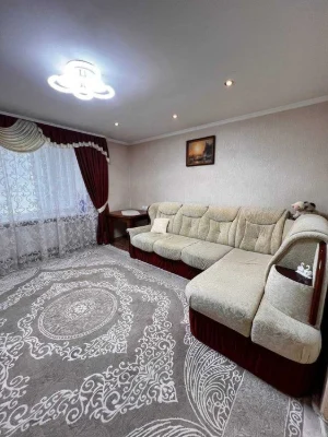 Продам 2-кімнатну квартиру в центрі міста — 54 м², меблі та