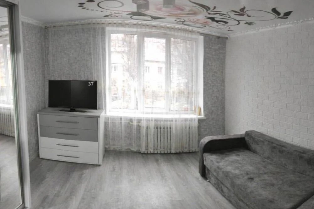 Продам 2 кім в центрі