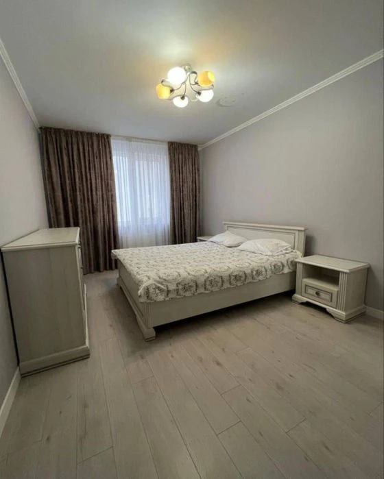 Продам 2 кім в центрі