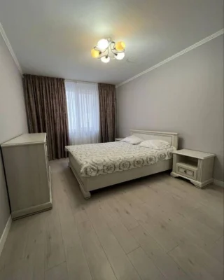 Продам 2 кім в центрі