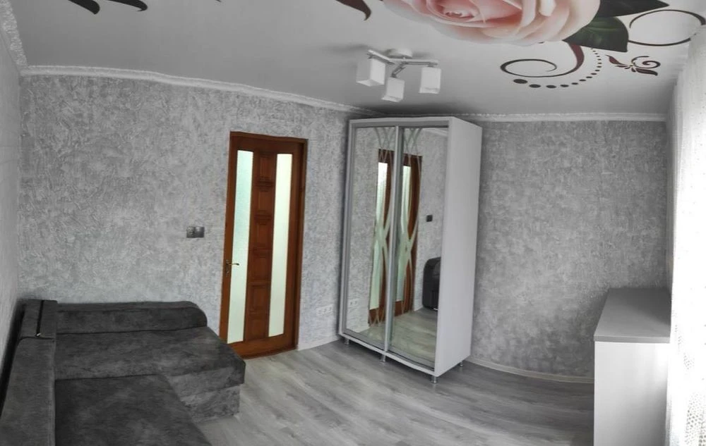 Продам 2 кім в центрі