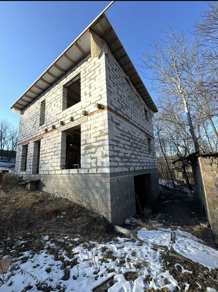 Продам земельну ділянку з будинком в м. Васильків