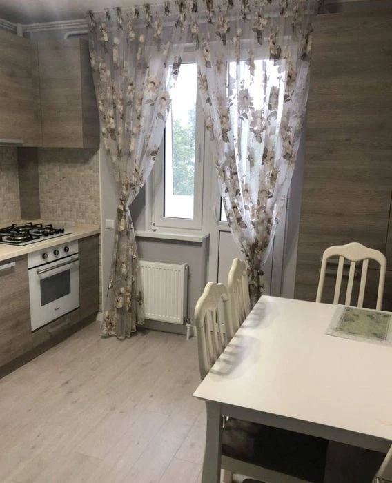 Продам 2 кім в центрі