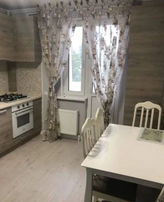 Продам 2 кім в центрі