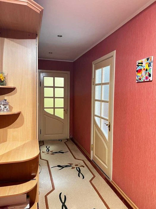 Продам 2-кімнатну квартиру в центрі міста — 54 м², меблі та