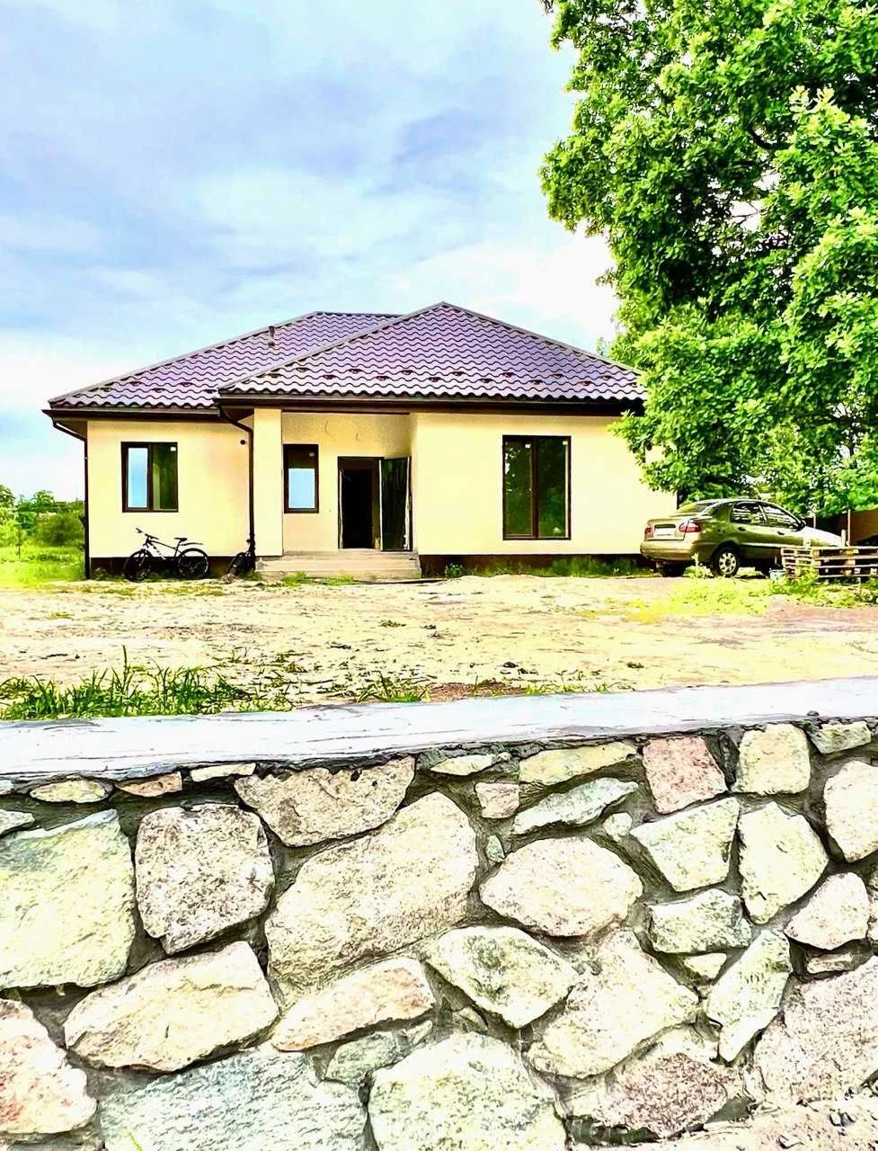 Продам цегляний дім біля лісу і озера 120кв.м+0,10га. Газ,17