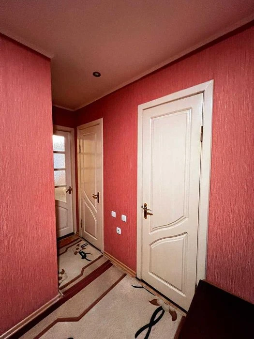 Продам 2-кімнатну квартиру в центрі міста — 54 м², меблі та