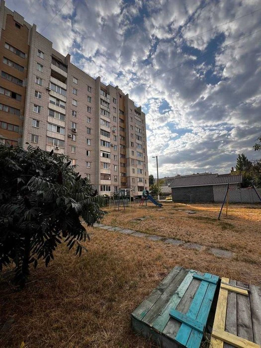 Продам 2-кімнатну квартиру в центрі міста — 54 м², меблі та