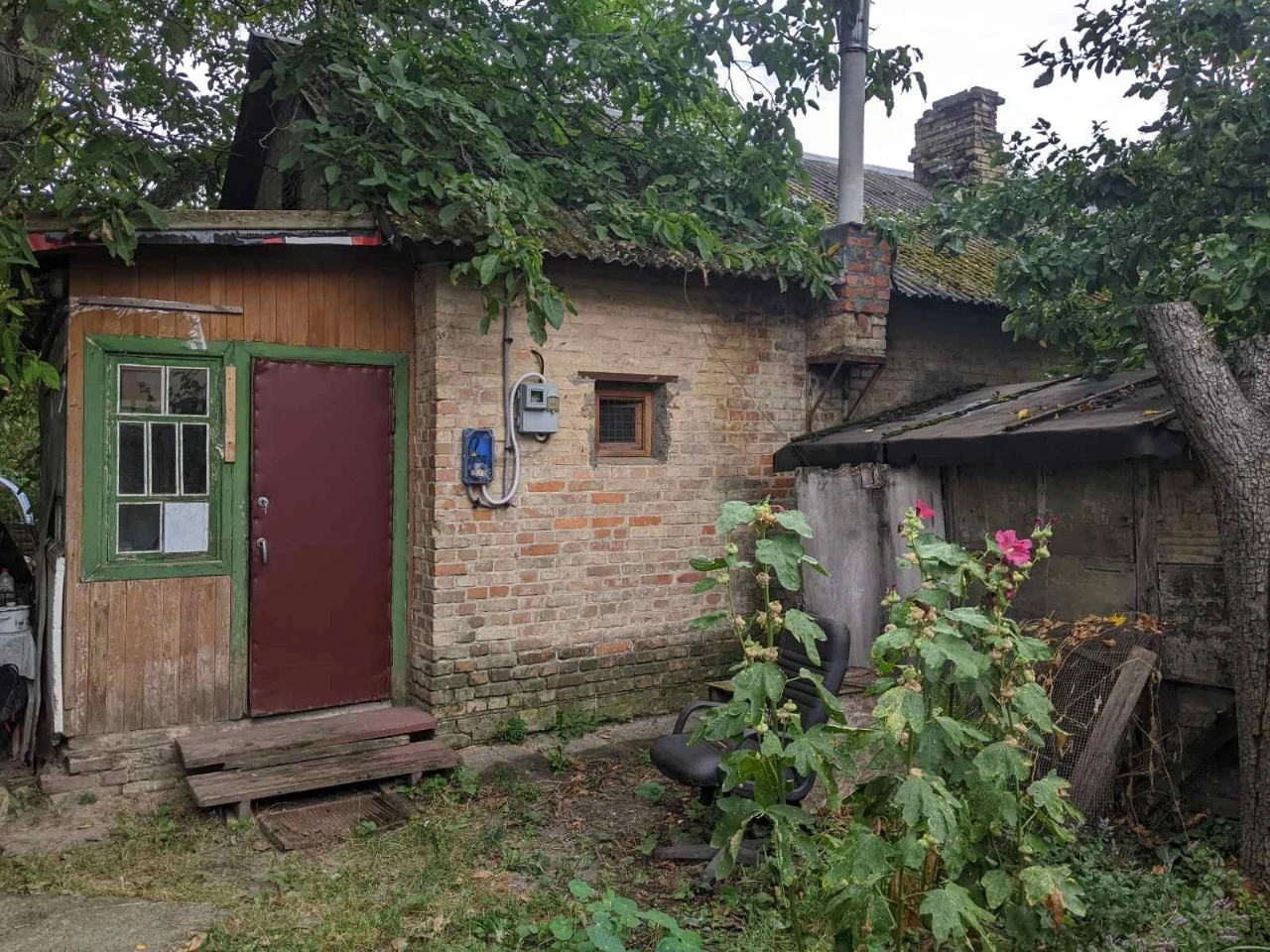 Продається  будинок  та ділянка 10 соток  в  Центрі міста Ви