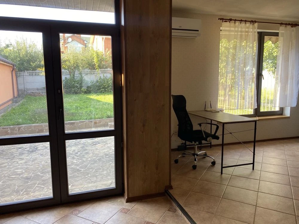 Продаж таунхауса з власною ділянкою в закритому котеджному м