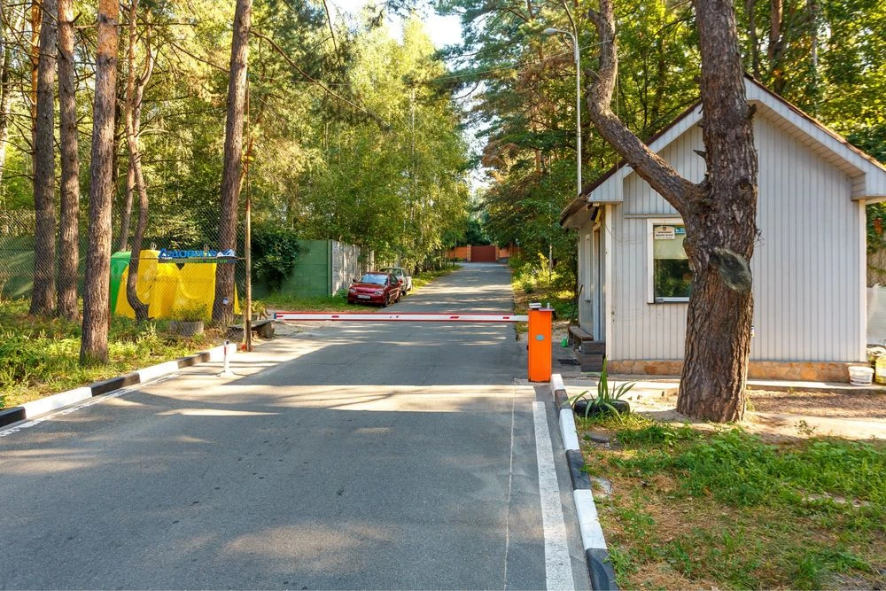 Продаж таунхауса з власною ділянкою в закритому котеджному м