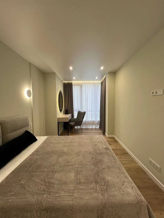 Manhattan residential complex large 1 bedroom apartment