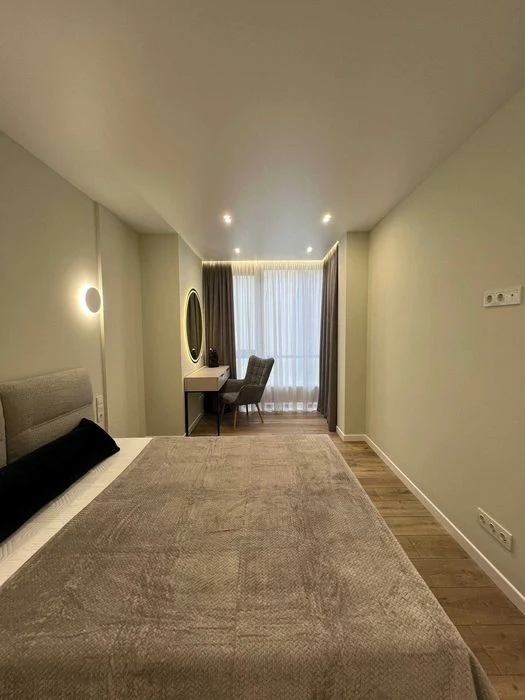 Manhattan residential complex large 1 bedroom apartment