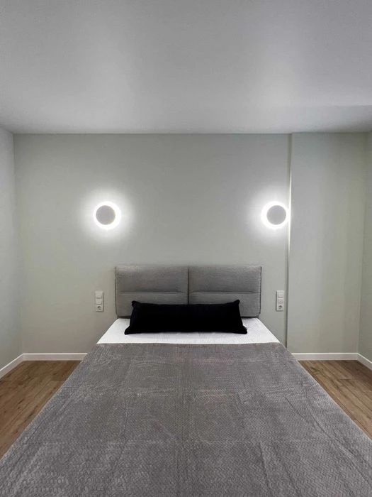 Manhattan residential complex large 1 bedroom apartment