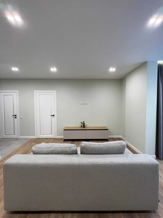 Manhattan residential complex large 1 bedroom apartment