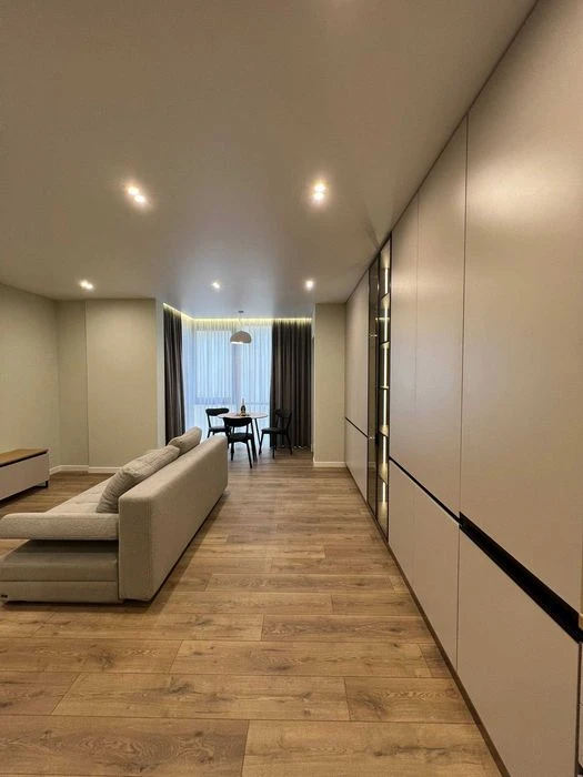 Manhattan residential complex large 1 bedroom apartment