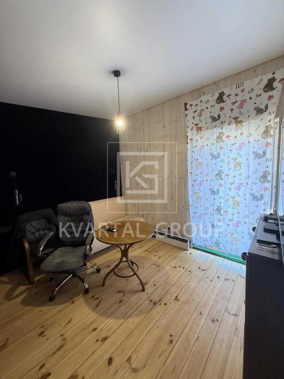 Продається будинок біля Києва з гаражем та земельною ділянкою для будівництва