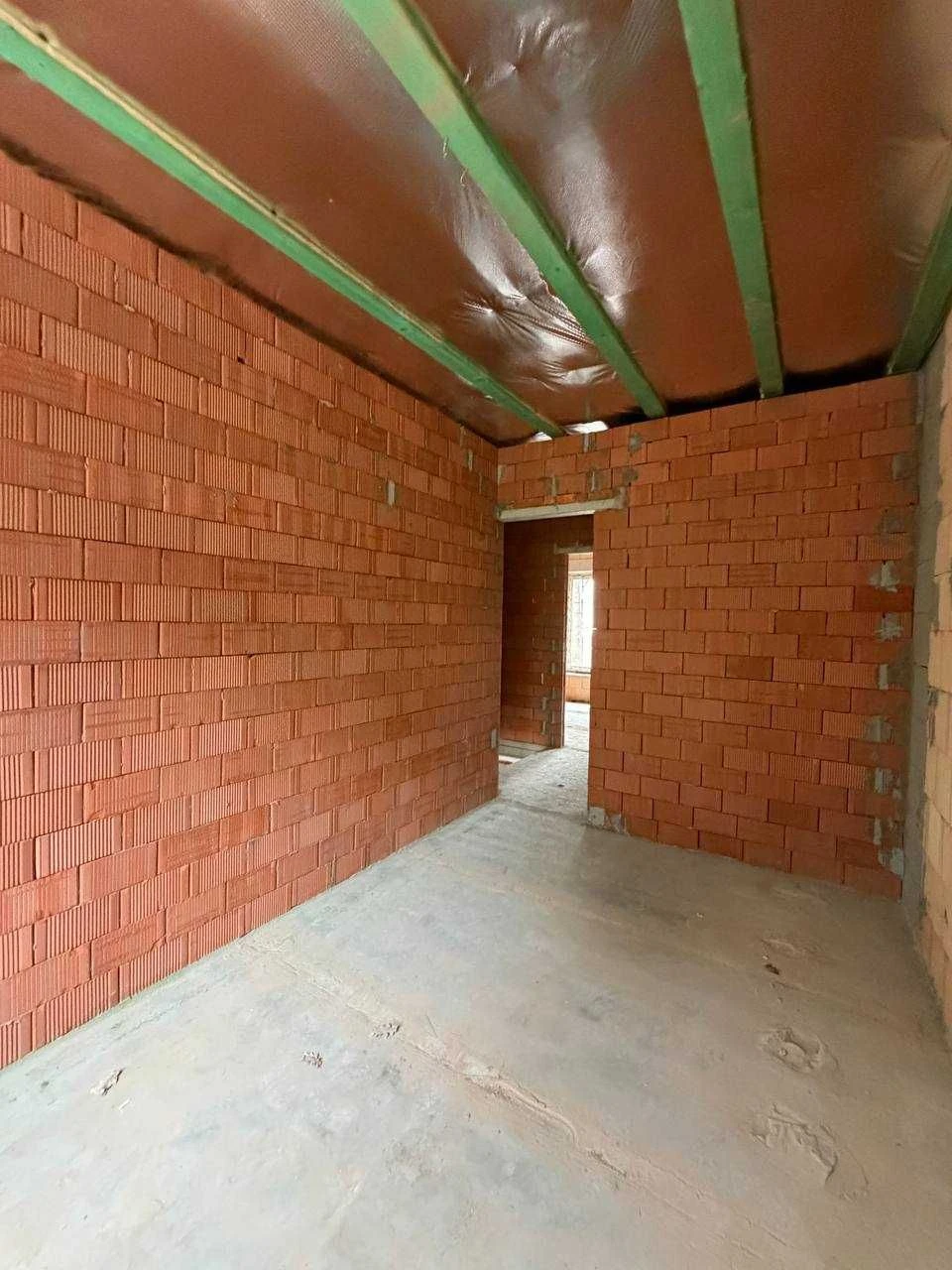 Продам таунхаус з центральними комунікаціями в топовій локац