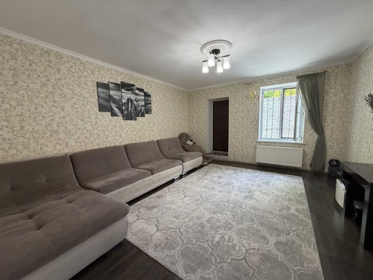 1st floor for sale. house by the sea on the 13th st. Big Fountain. Super