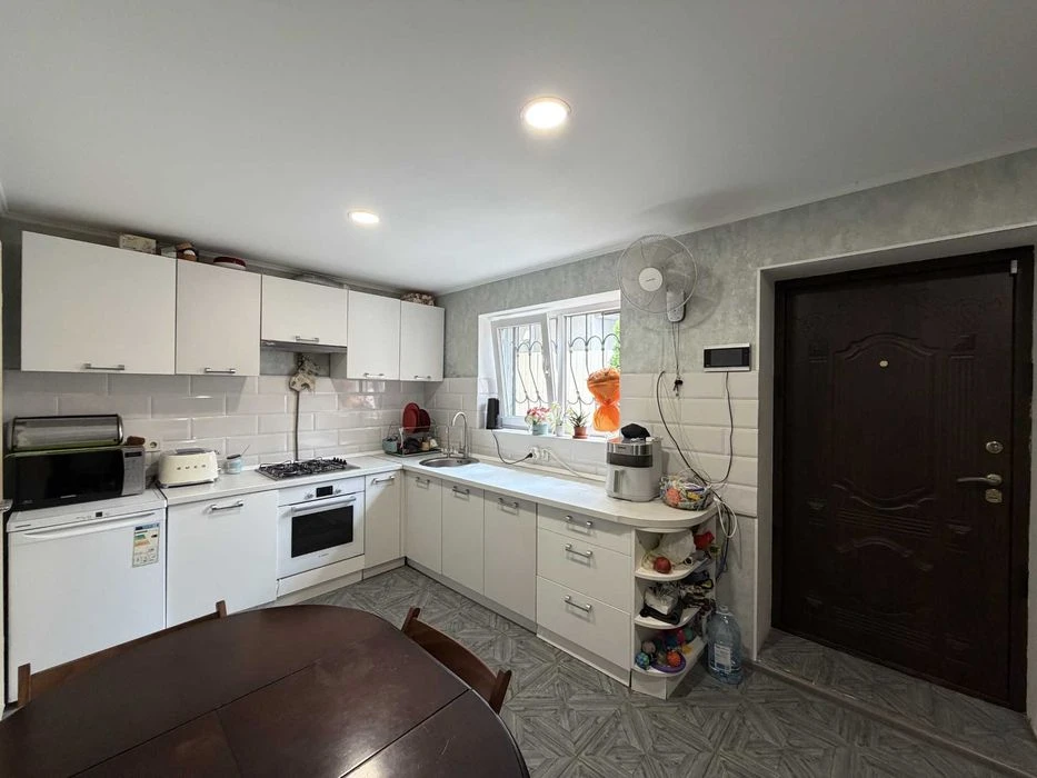 1st floor for sale. house by the sea on the 13th st. Big Fountain. Super
