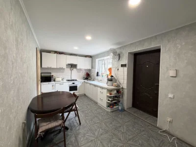 1st floor for sale. house by the sea on the 13th st. Big Fountain. Super