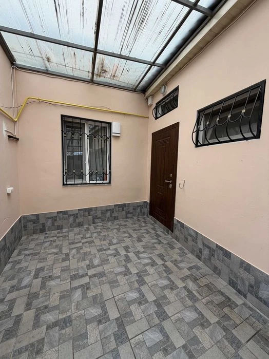 1st floor for sale. house by the sea on the 13th st. Big Fountain. Super