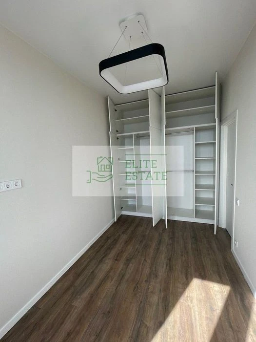 Spectacular 2-room apartment 60m² with renovation and furniture in the Metropoli residential complex