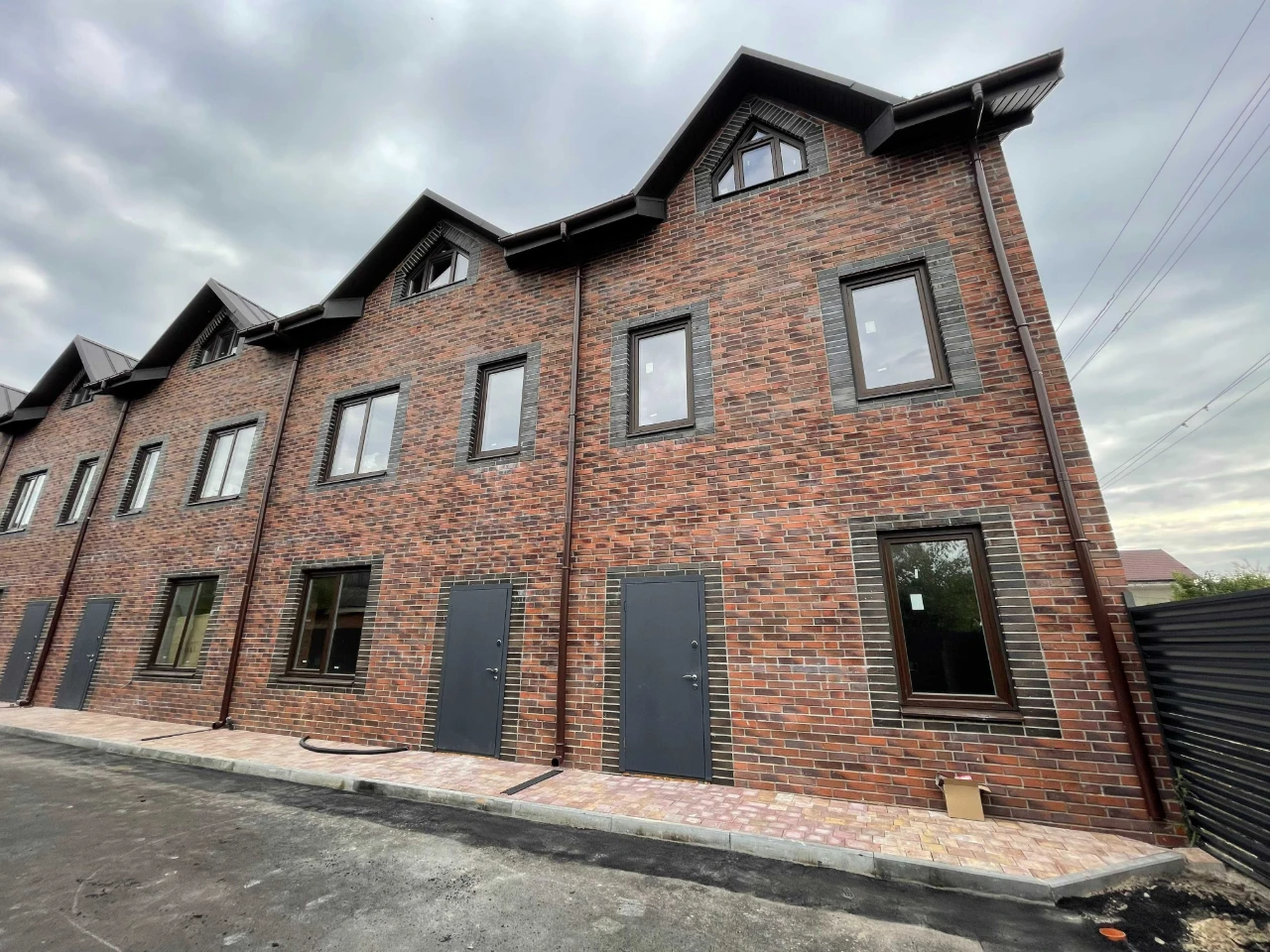 Кутовий таунхаус в центрі Ірпеня, ГАЗ, міські комунікації! Г