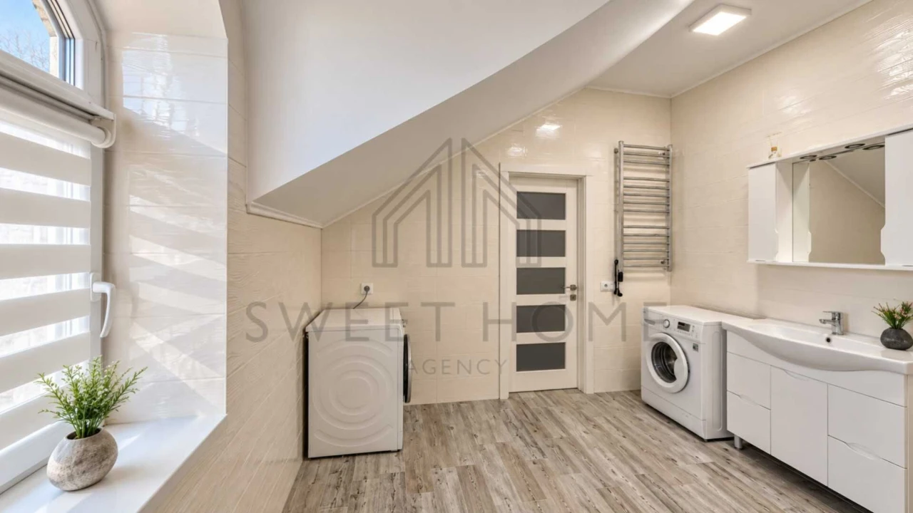 Таунхаус в Ірпені з ремонтом. 165,2 м². Гараж,  камін та вла