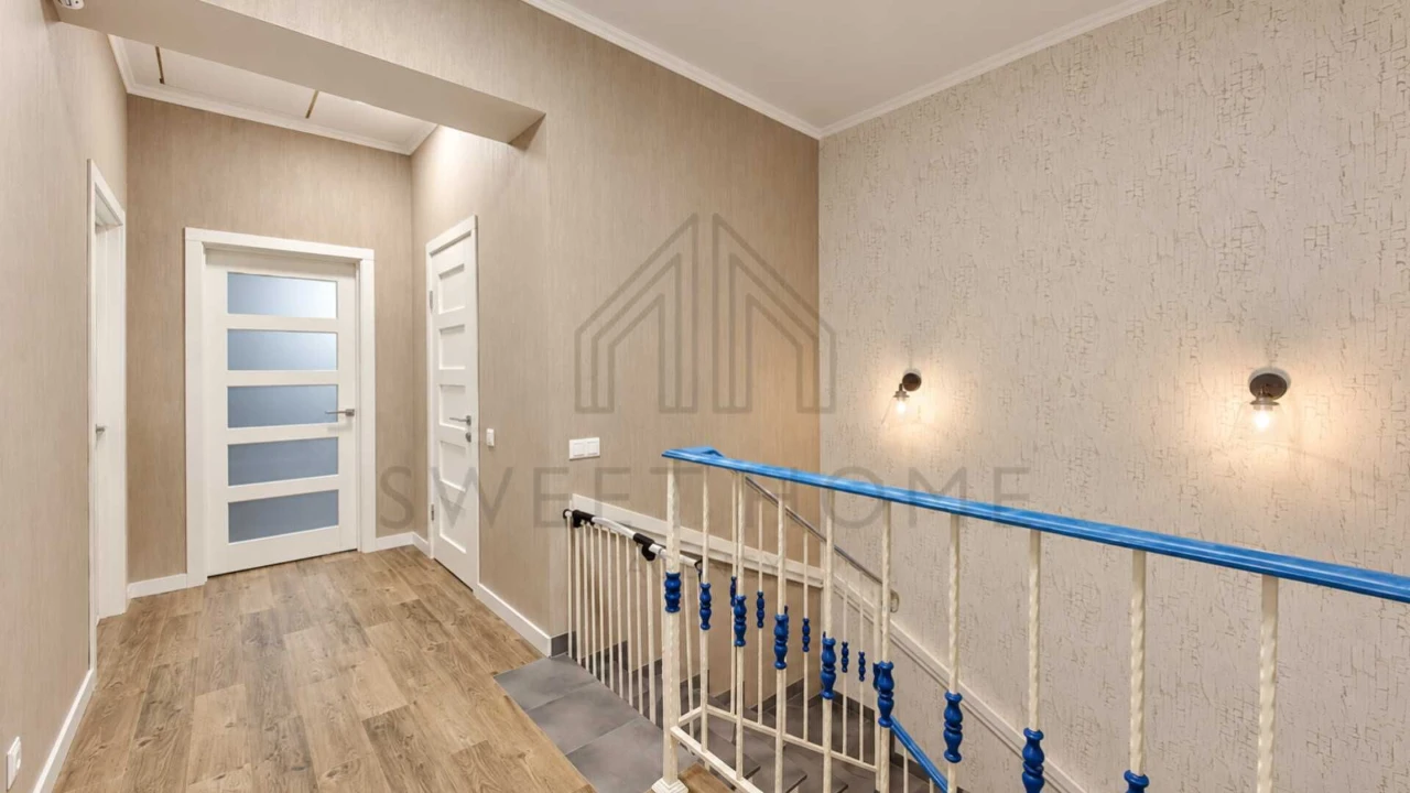Таунхаус в Ірпені з ремонтом. 165,2 м². Гараж,  камін та вла