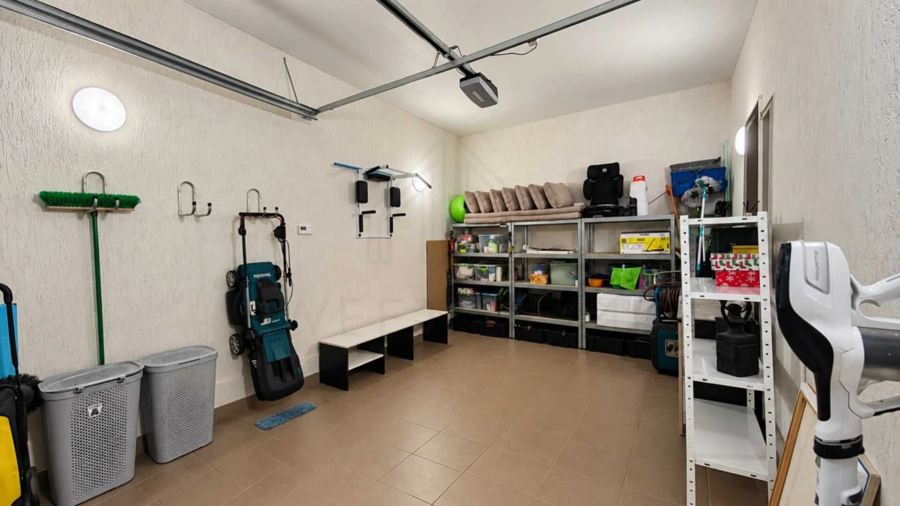 Таунхаус в Ірпені з ремонтом. 165,2 м². Гараж,  камін та вла