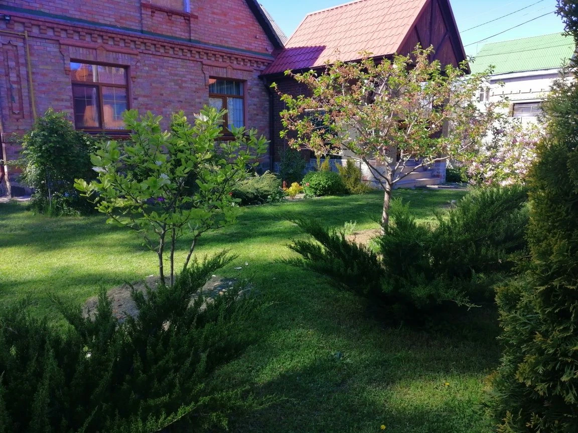Продам свій будинок на ділянці 13 сот.