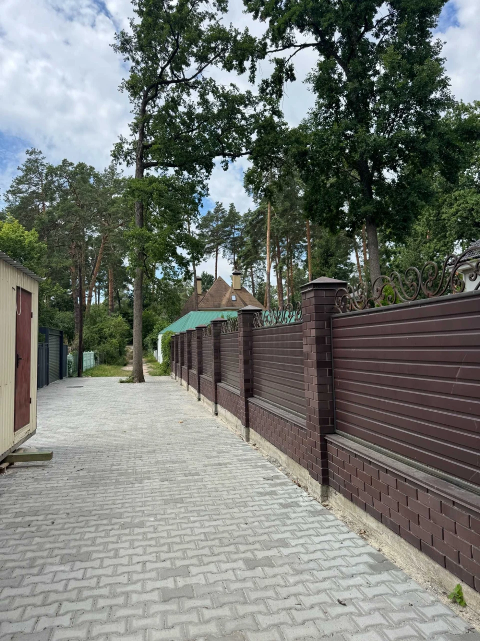 ТЕРМІНОВО. Готовий ТАУНХАУС біля Центрального парку. З перед