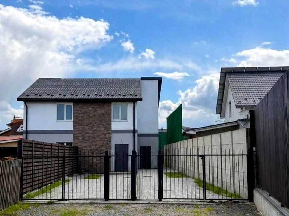 Дом. Ирпень, улица Незалежності