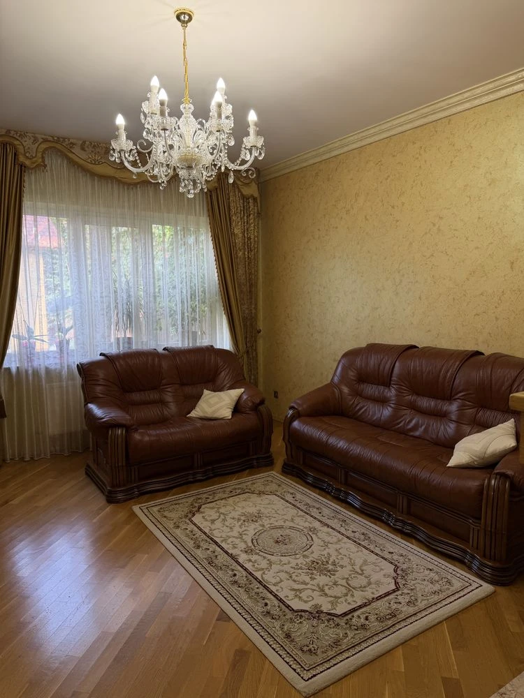 Продаж унікального будинку з якісним ремонтом у класичному стилі