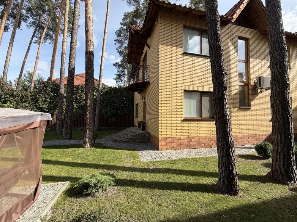 Продаж унікального будинку з якісним ремонтом у класичному стилі