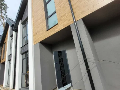 Продаж кутового таунхауса 107 м² на 2,19 сотках в мальовничому лісі