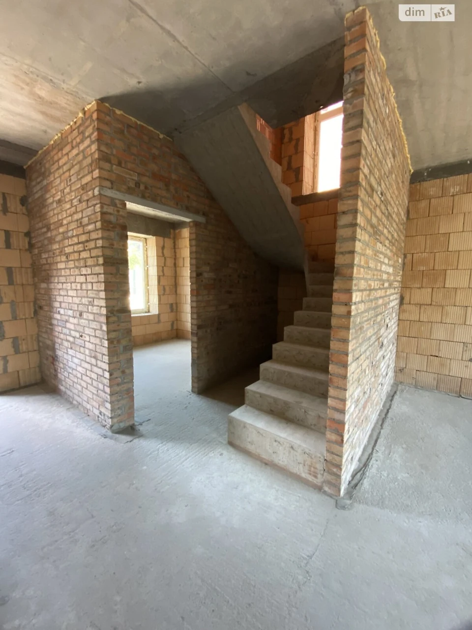 Продаж Дуплекс Романів