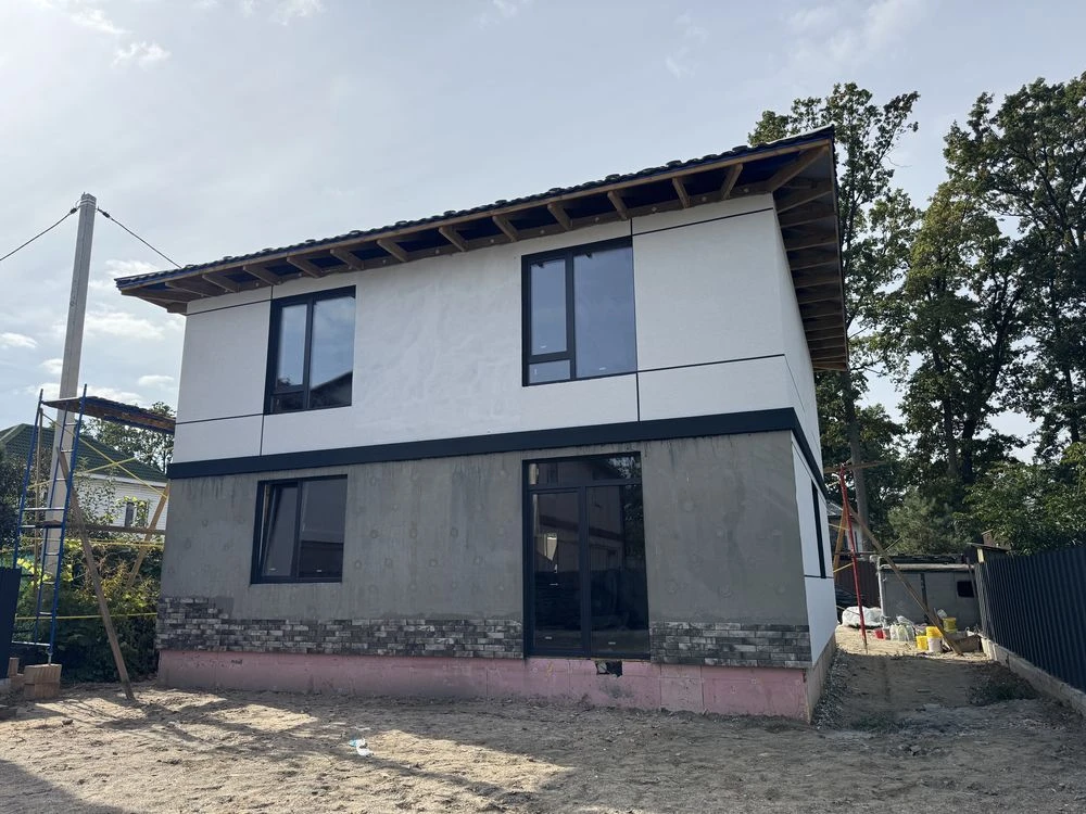 Двоповерховий будинок біля парку "Незнайка" в Ірпені