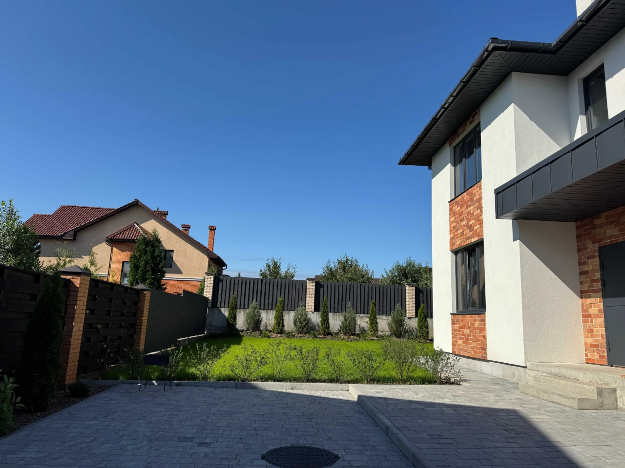 Продаж двоповерхого будинку в Ірпені, район Стоянки, поруч із лісом