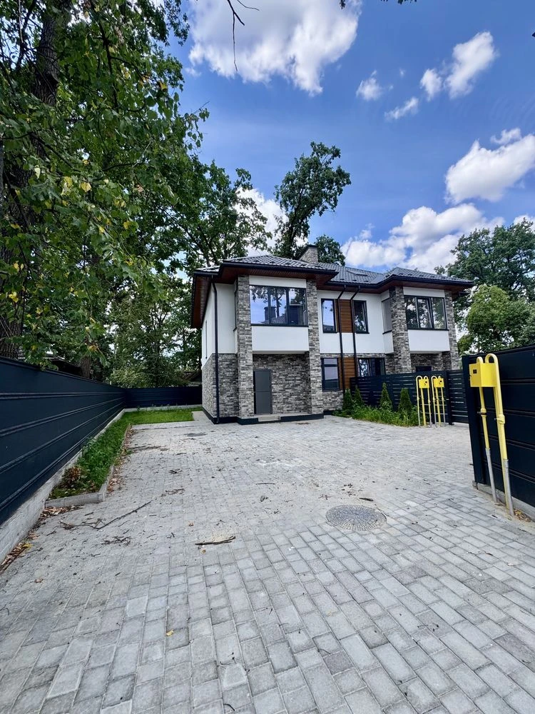 Продаж! Дуплекс біля парку Незнайки, 140 м², 4 спальні + кабінет