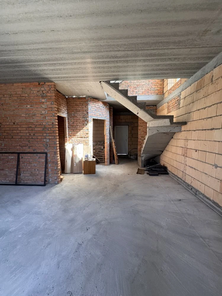 Продаж! Дуплекс біля парку Незнайки, 140 м², 4 спальні + кабінет