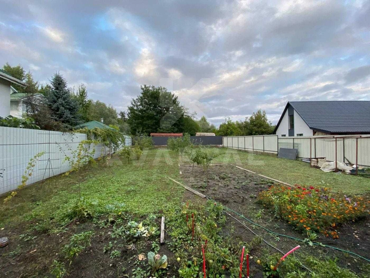 Продаж будинку з частковим ремонтом.