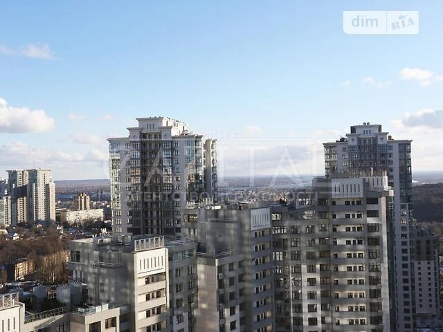 Продаж 3к квартири 174 кв. м на вул. Андрія Верхогляда 14А •