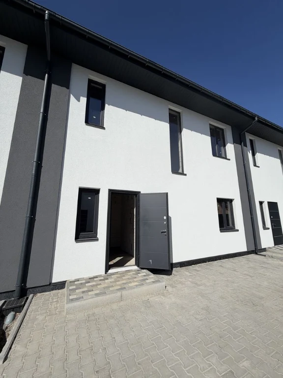 Продаж таунхауса в Ірпені, 103 м², власна територія та комунальні зручності