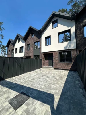 Продам таунхаус в Ірпені з центральними комунікаціями на вул