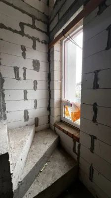 Продам таунхауси центр,власна ділянка три прверхи,балкон,зал