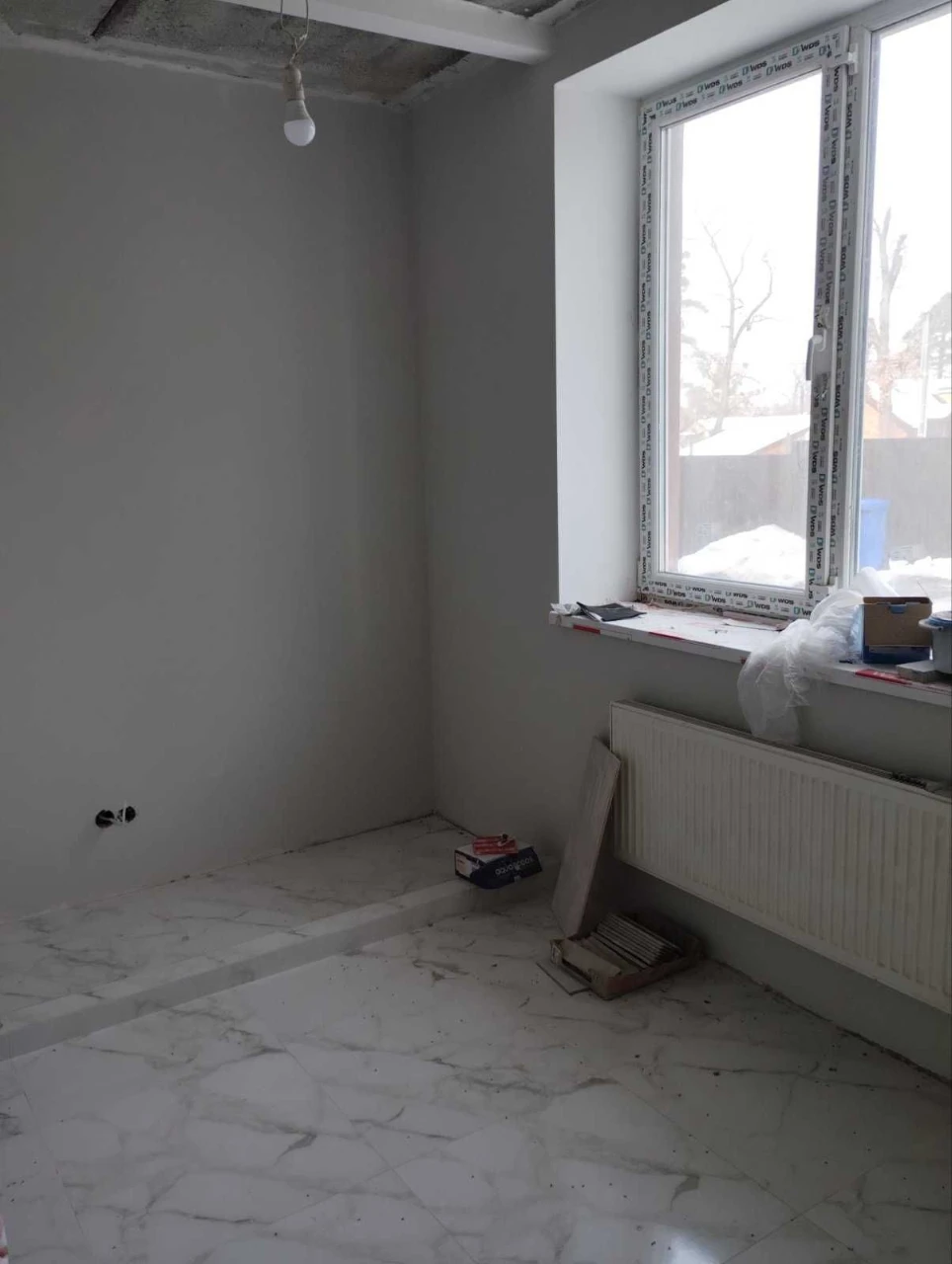 Таунхаус з терасою та незакінченим ремонтом. Розтермінування